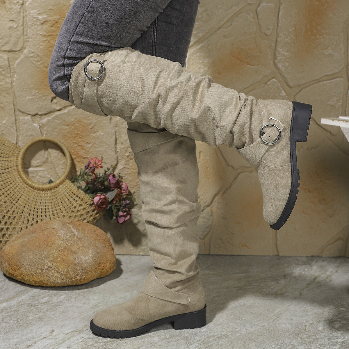 Damen Stiefel Hoch mit Rüschen Design und Riemen Schwarz