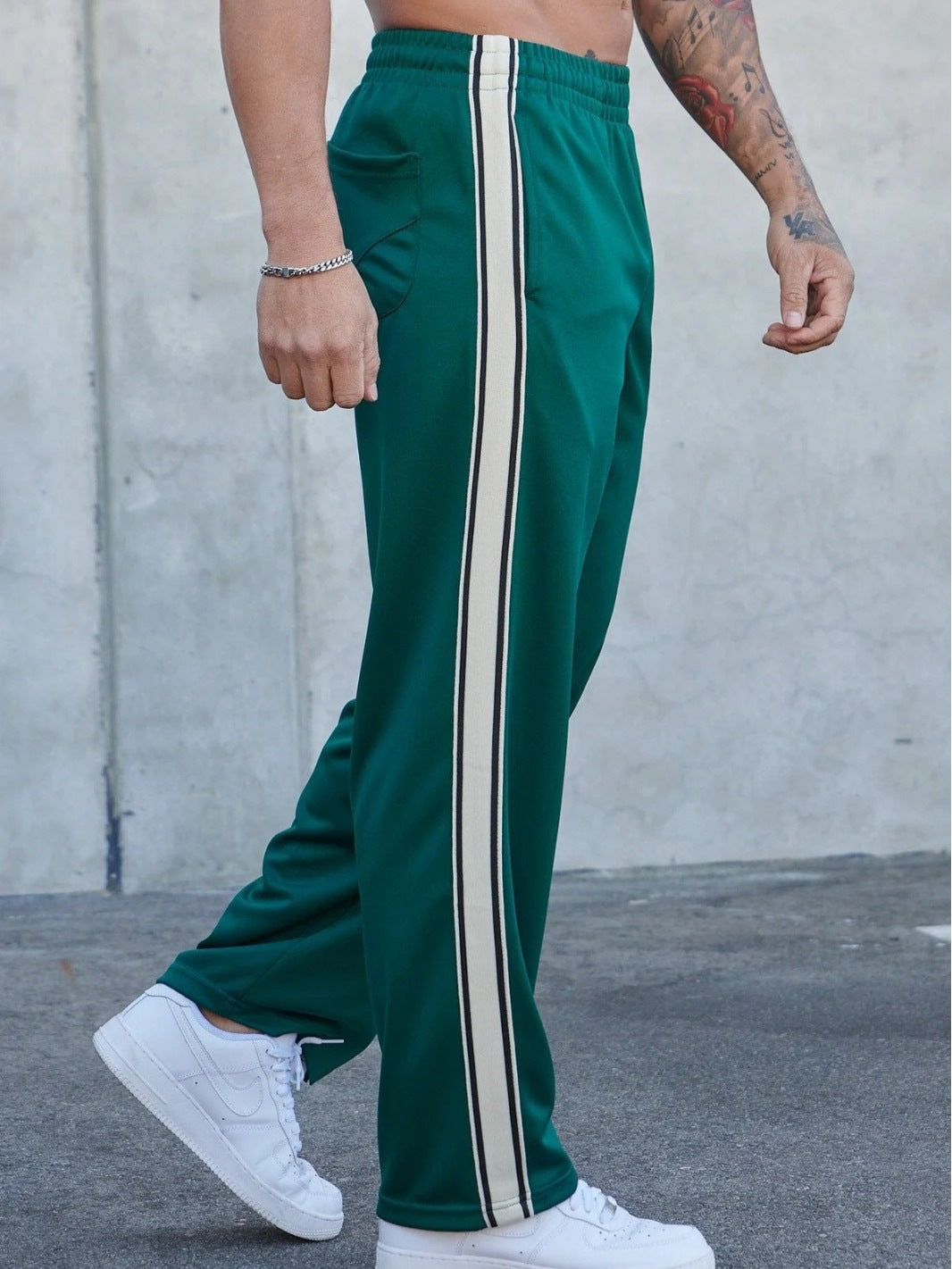 Sportliche Herrenhose mit Streifen Seitenstreifen Freizeit - BerlinGlamour