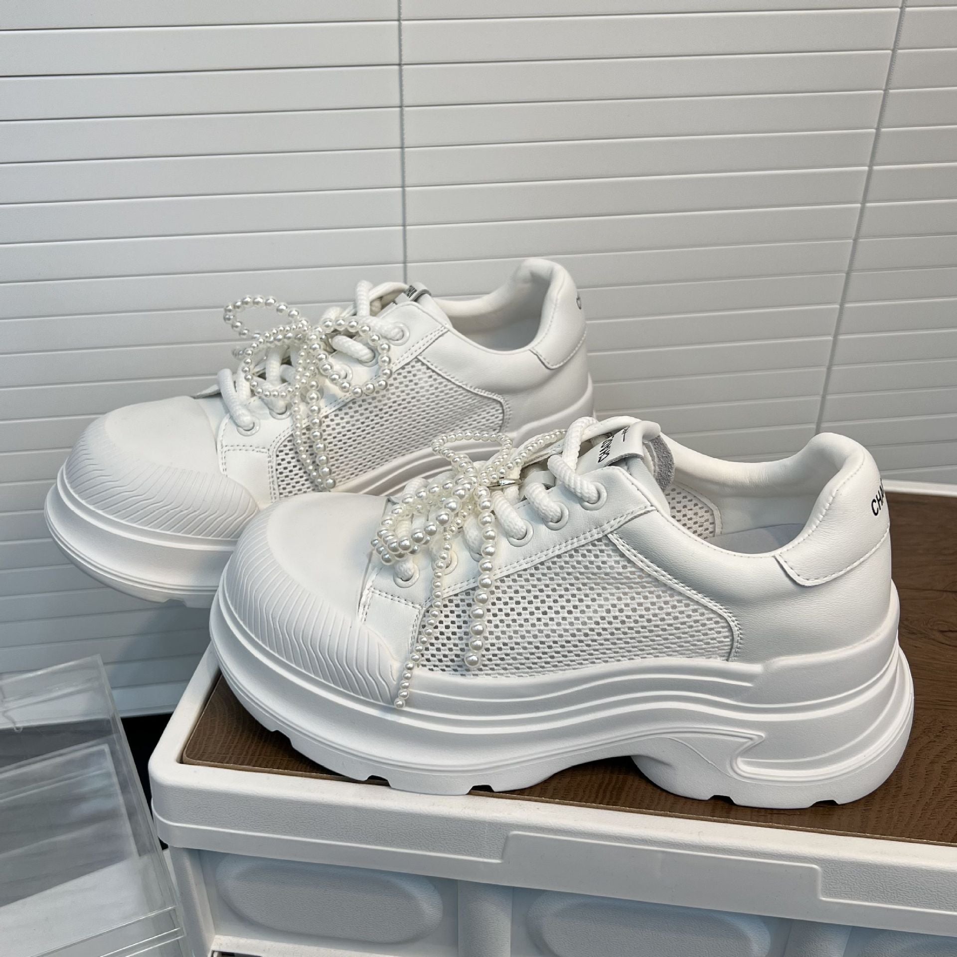 Damen Sneaker Sportlich Mesh Design Perlen Schnürsenkel - BerlinGlamour
