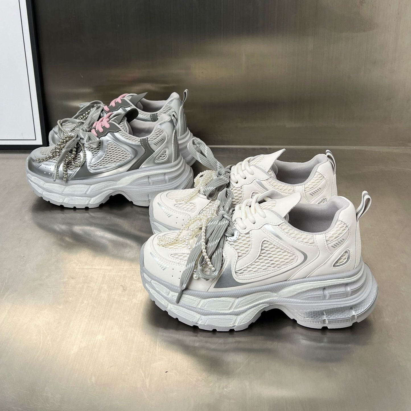 Damen Sneaker Sportlich Atmungsaktiv mit Perlen Detail