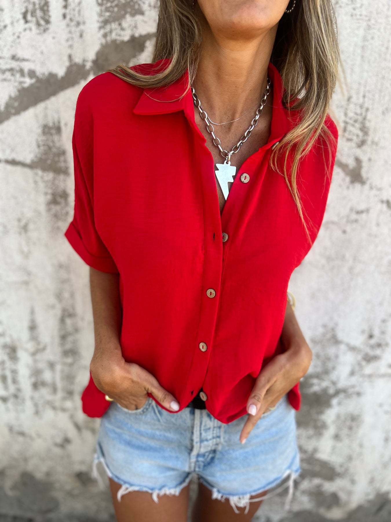 Damen Bluse Modern mit Knopfverschluss und Leichtem Schnitt