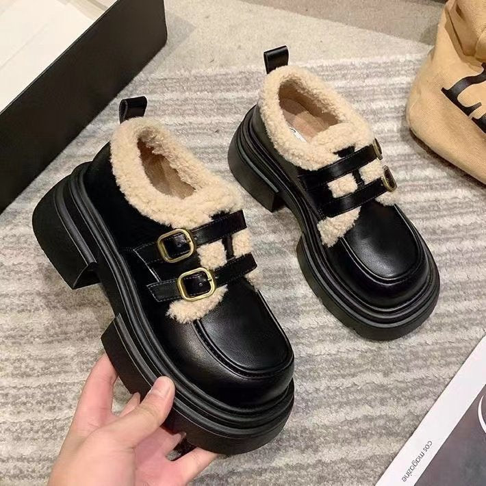 Damen Stiefeletten Clarks mit Flauschfutter und Doppelschnalle