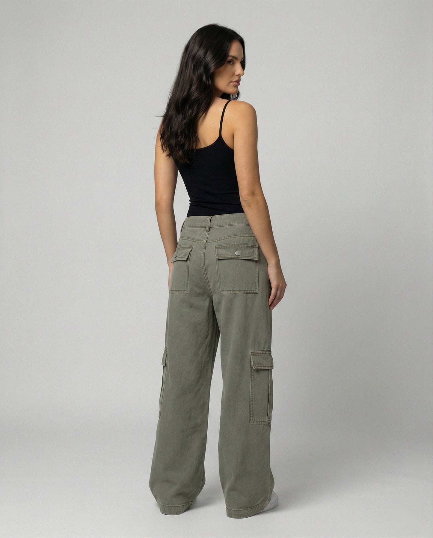 Weite Damen Cargo-Hose mit niedrigem Bund und großen Taschen