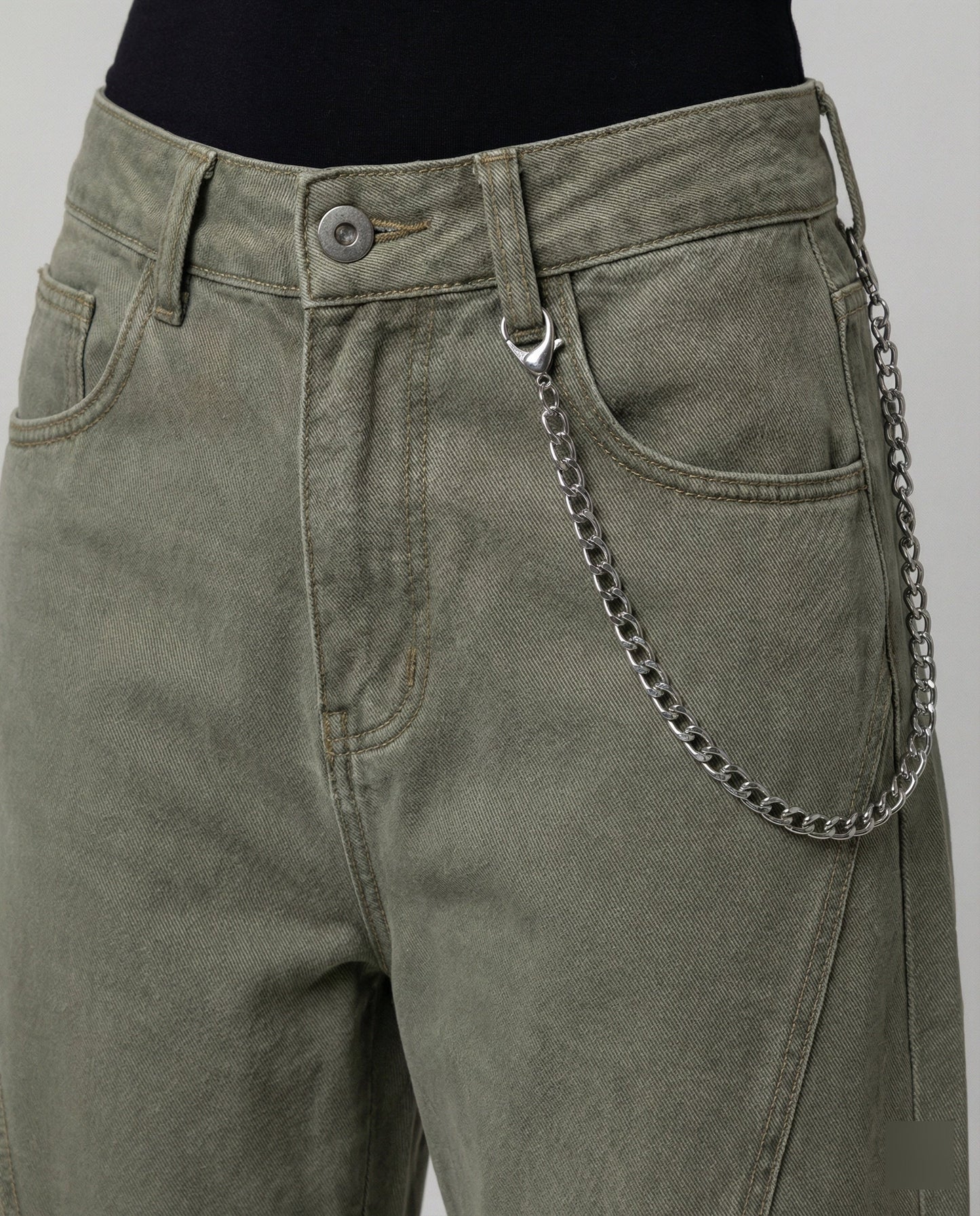 Weite Damen Cargo-Hose mit niedrigem Bund und großen Taschen