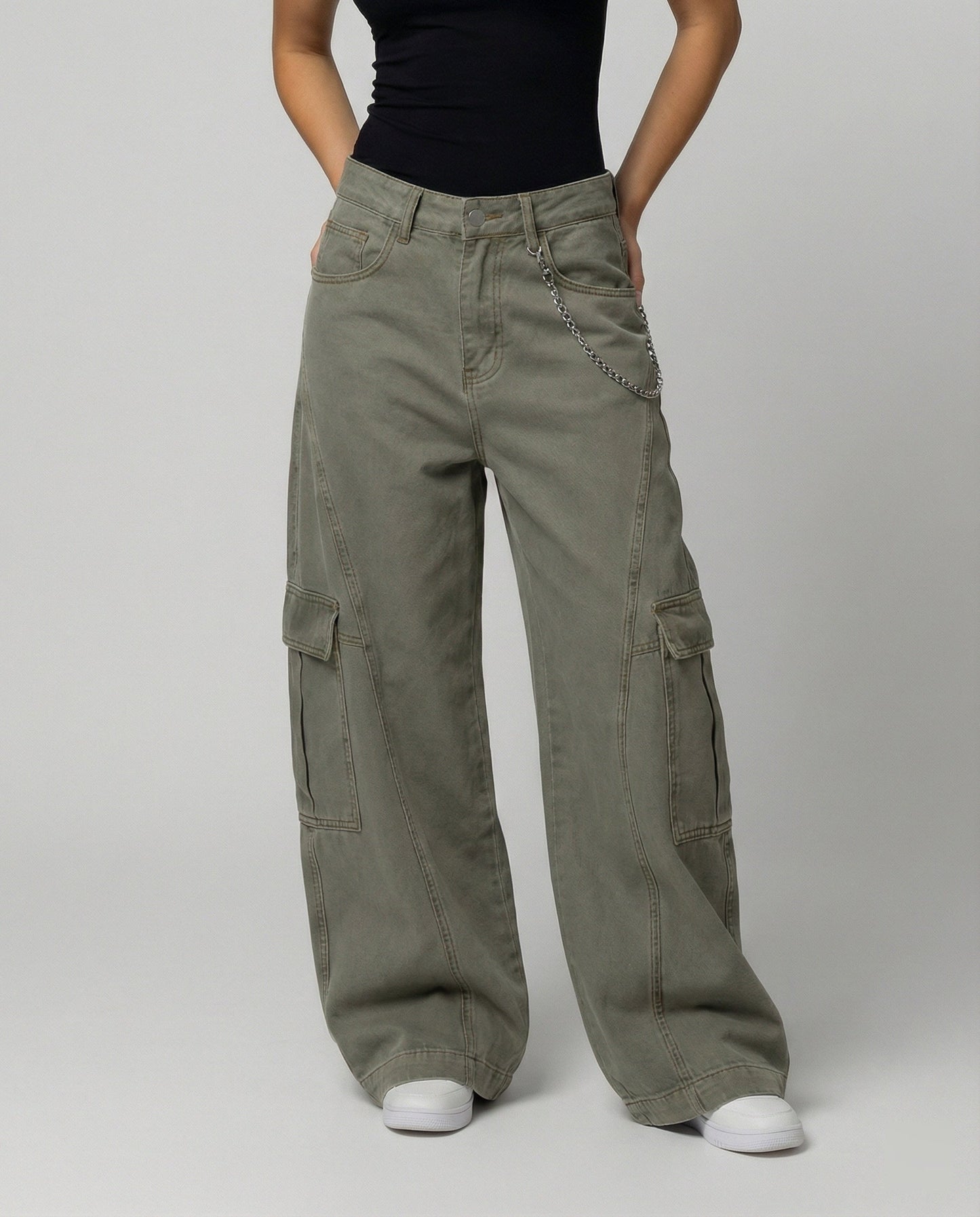 Weite Damen Cargo-Hose mit niedrigem Bund und großen Taschen - BerlinGlamour