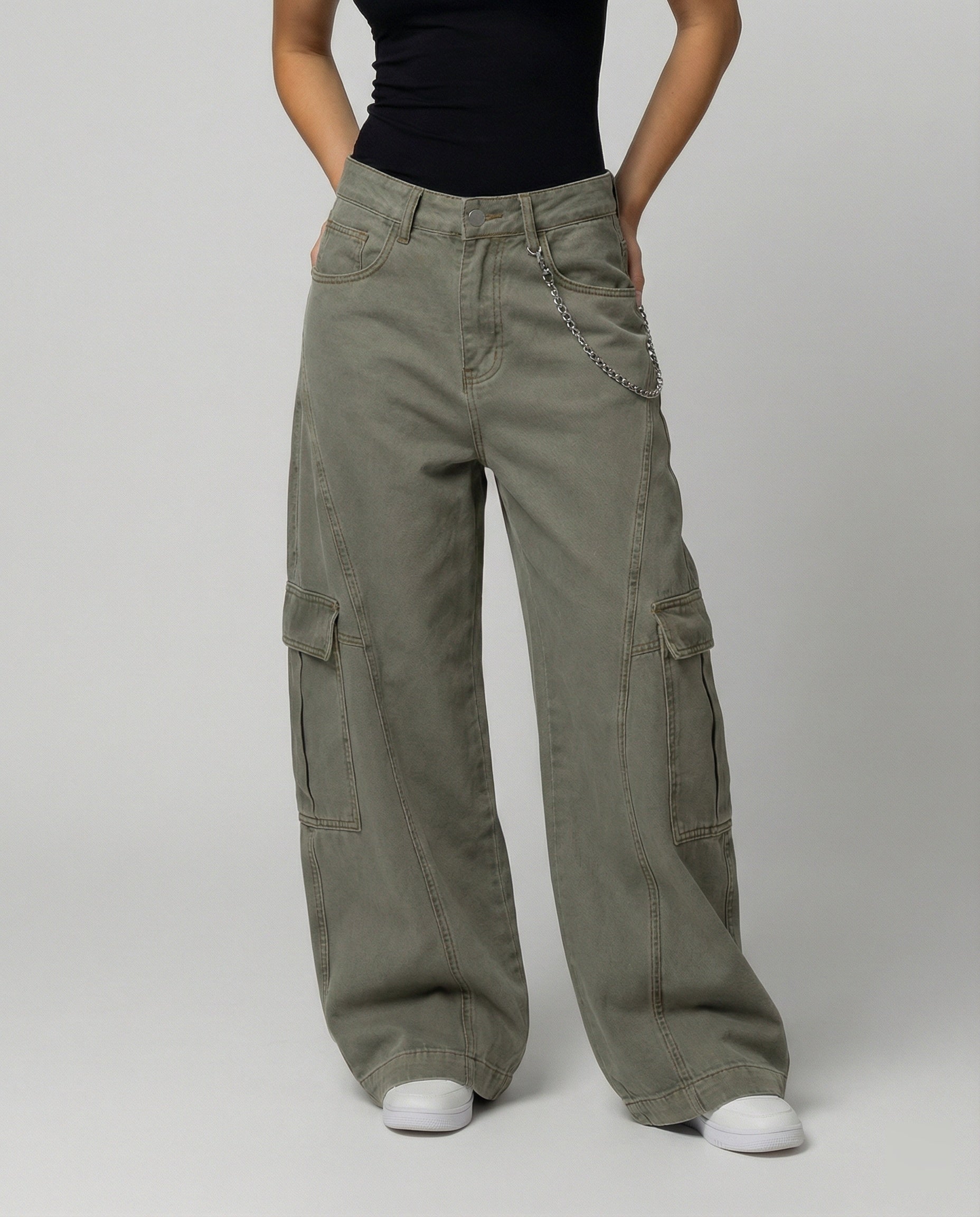Weite Damen Cargo-Hose mit niedrigem Bund und großen Taschen - BerlinGlamour