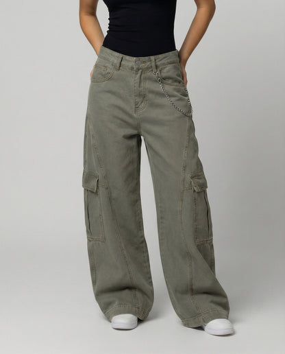 Weite Damen Cargo-Hose mit niedrigem Bund und großen Taschen - BerlinGlamour