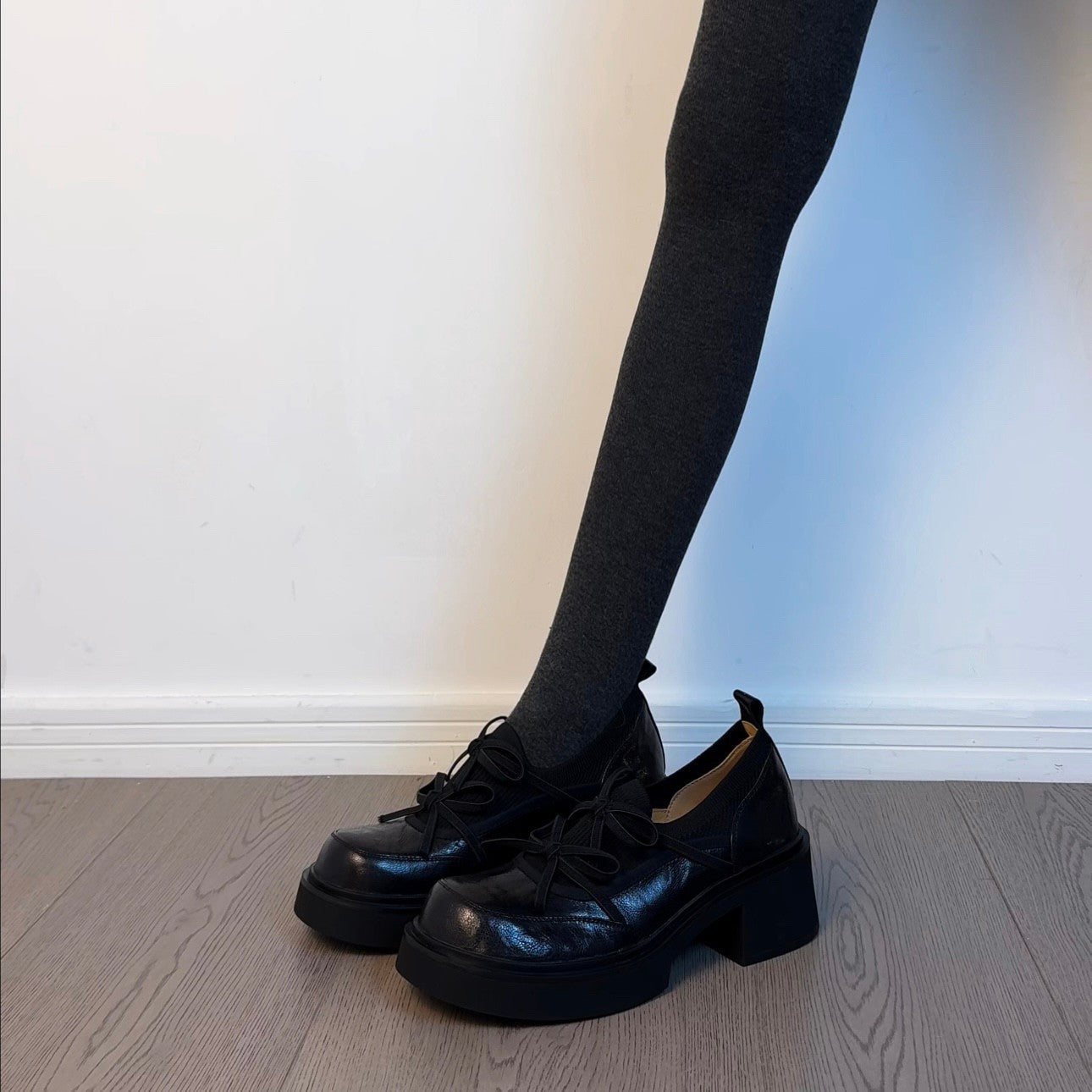Damen Slipper Bequem Schnürsenkel Modern