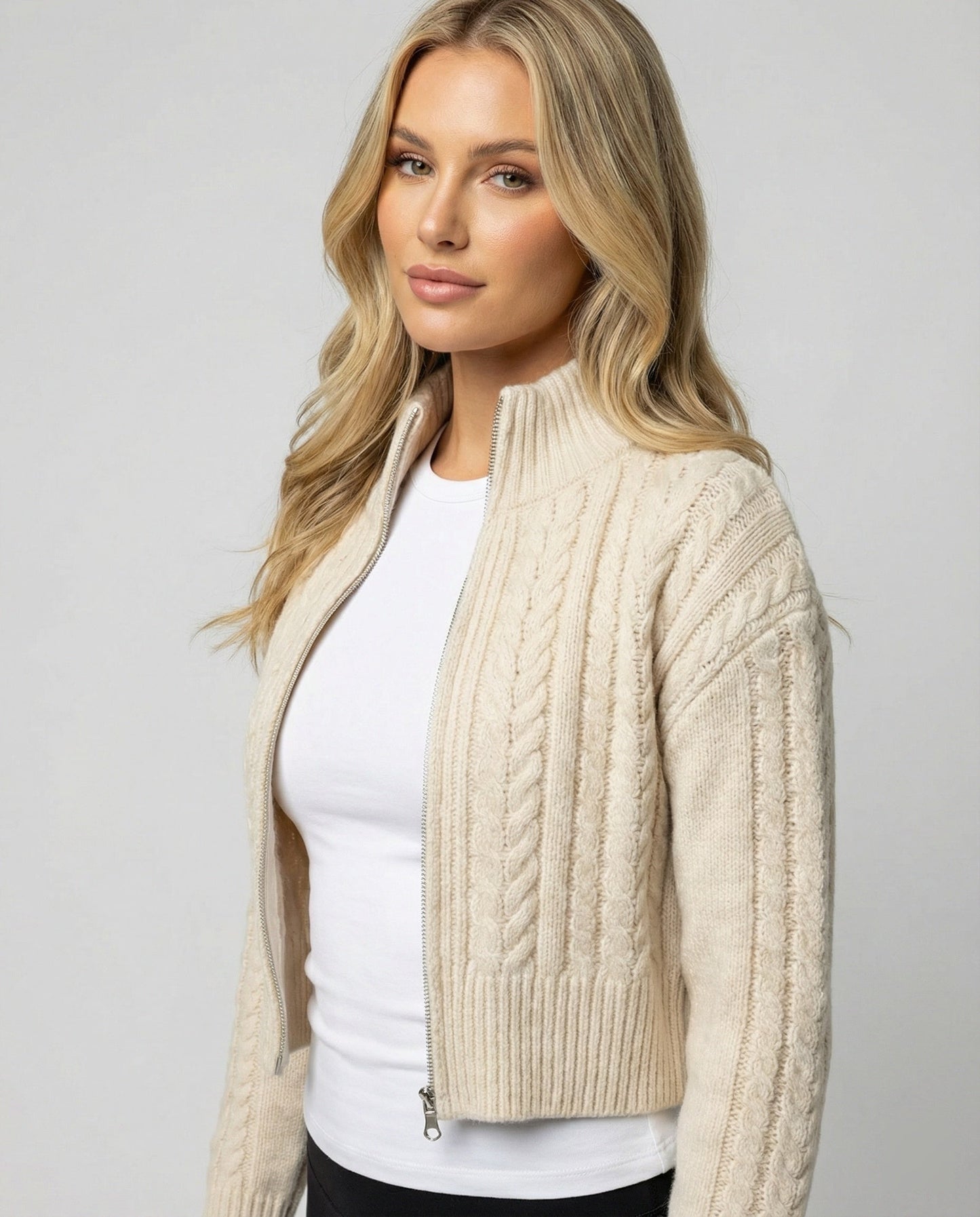 Damen Strickblouson Stehkragen Zweiwege Reißverschluss Cropped Modern - BerlinGlamour