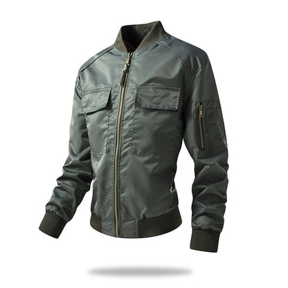 Herren Militärjacke mit praktischen Reißverschlusstaschen BerlinGlamour wird zu Herren Militärjacke Modern mit stylischem Berlin Chic
