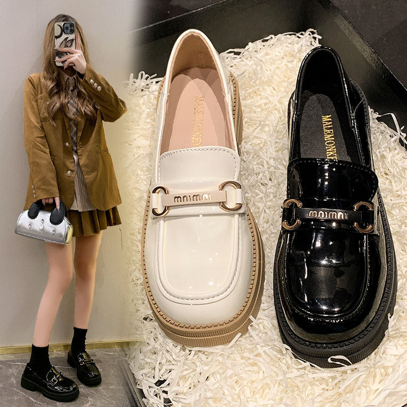 Damen Mokassins Lackleder mit Ketten Dekoration Modern - BerlinGlamour