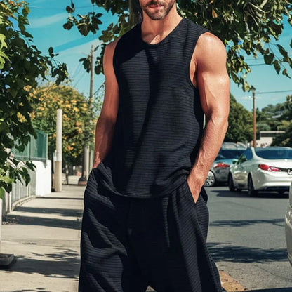 Herren Sommer Outfit mit Leichter Weste und Bequemen Hosen