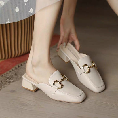 Damen Mules mit Blockabsatz Goldene Akzente Elegante Schuhe - BerlinGlamour