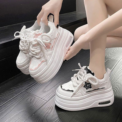Damen Plateau Sneaker Sportlich mit Blumen Detail