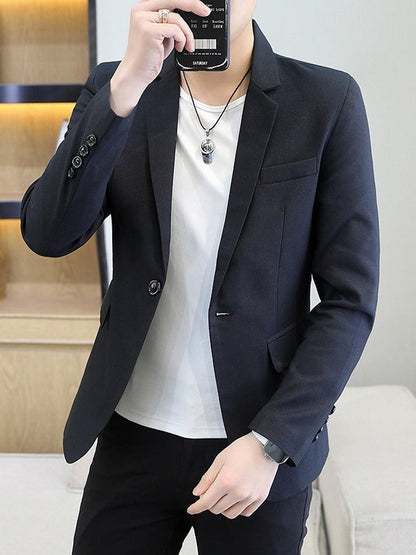 Moderne Blazer mit schmalem Schnitt und feinem Material, BerlinGlamour.