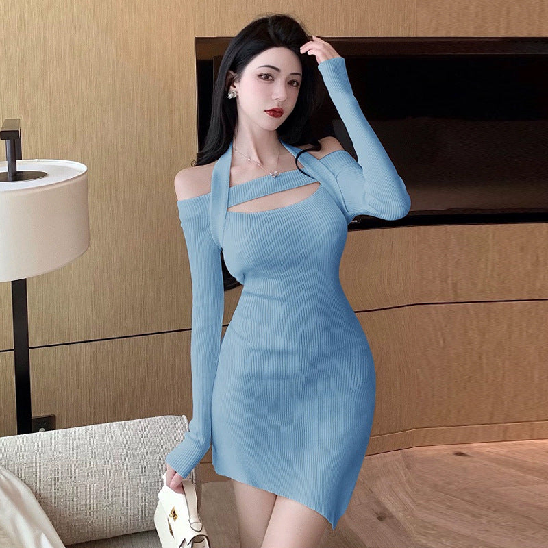 BerlinGlamour figurbetontes Strickkleid mit Halterausschnitt und freier Schulter