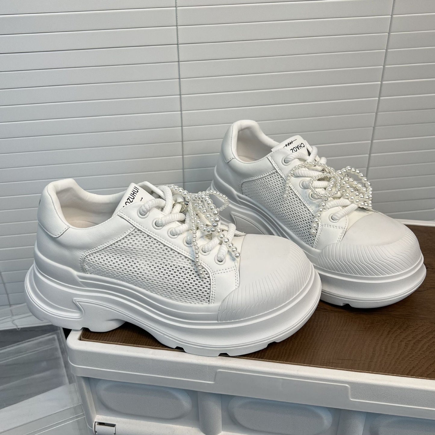 Damen Sneaker Sportlich Mesh Design Perlen Schnürsenkel