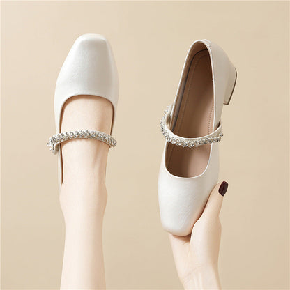 Damen Pumps Elegant mit Riemen und Schmuck Details