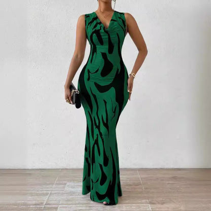 Einfaches, bequemes Rockkleid mit V-Ausschnitt von BerlinGlamour