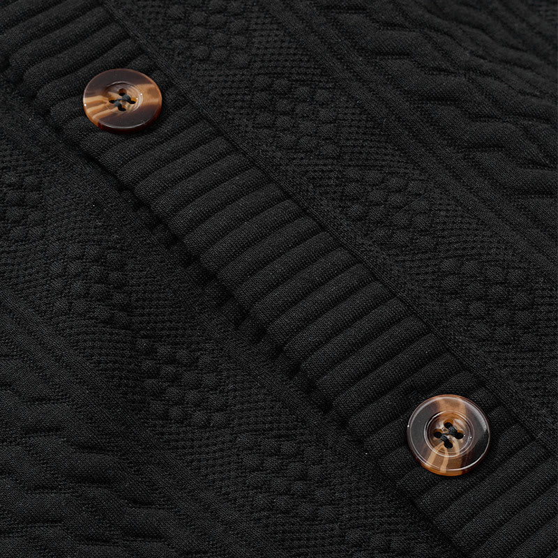ein Beispiel für einen neuen Titel: Herren Strickjacke mit hochwertigem Strukturmuster und modernen Knöpfen
