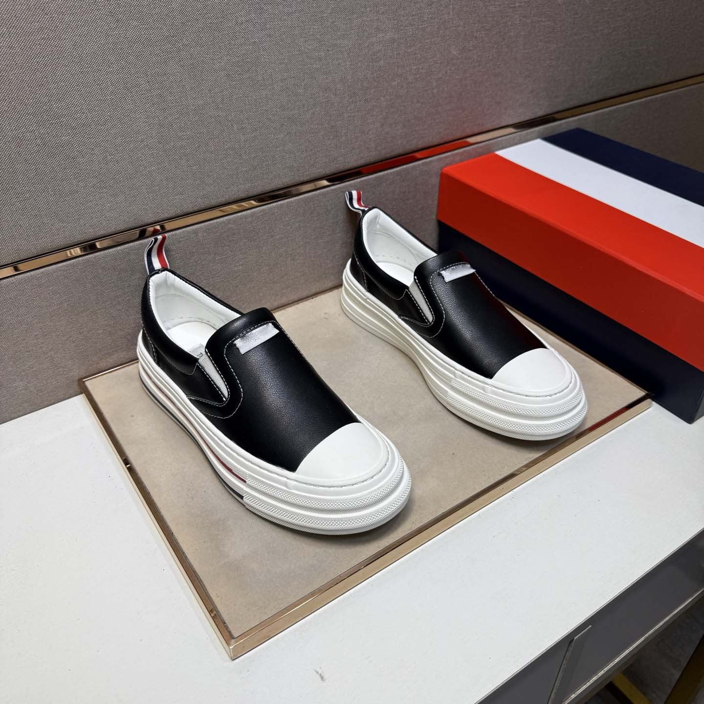 Damen Sneaker Bequem Slip-On Schuhe Sportlich Modern - BerlinGlamour