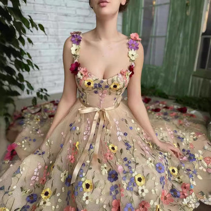 Elegantes Damenkleid mit Floralem Muster und Taillengürtel