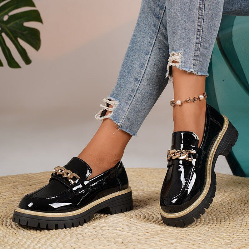 Damen Slipper Glänzend Komfortabel mit Kettenakzent