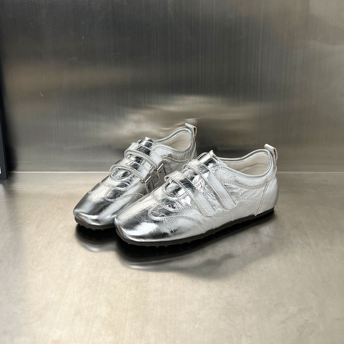 Damen Sneaker Glänzend Weich Klettverschluss - BerlinGlamour