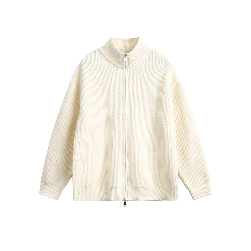Moderner Herren-Großstrickjacke mit hoher Mode und durchgeherndem Reißverschluss Berlin-Glamour