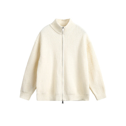 Moderner Herren-Großstrickjacke mit hoher Mode und durchgeherndem Reißverschluss Berlin-Glamour