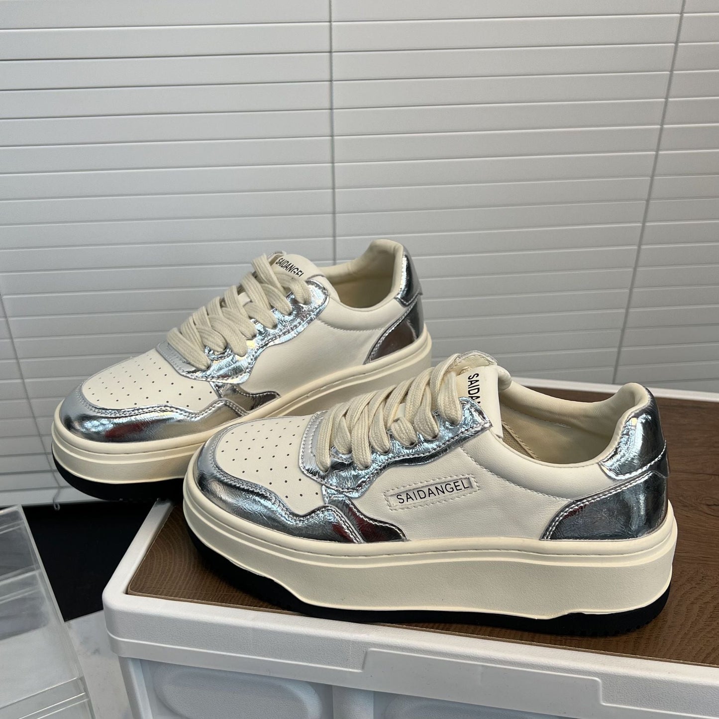 Damen Sneaker Glänzend Dämpfend Sportschuhe Frauen - BerlinGlamour