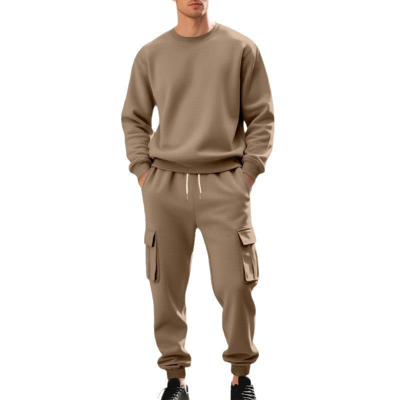 Berlin-Glamour Sweatshirt und Cargo-Hose Set: Moderne Streetwear-Kollektion für den stylischen Herrn. Entdecke die neuesten Trends und bleibe immer auf dem neuesten Stand.
