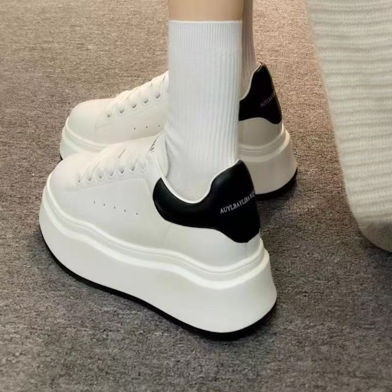 Damen Plateau Sneaker Hoch mit Weicher Sohle und Stilvollem Design - BerlinGlamour