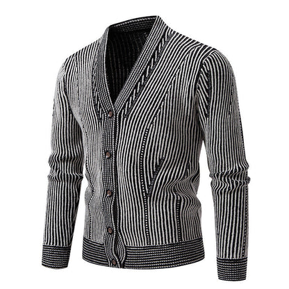 der neue Titel: Elegante Strickjacke mit V-Ausschnitt und feinem Kabelmuster BerlinGlamour