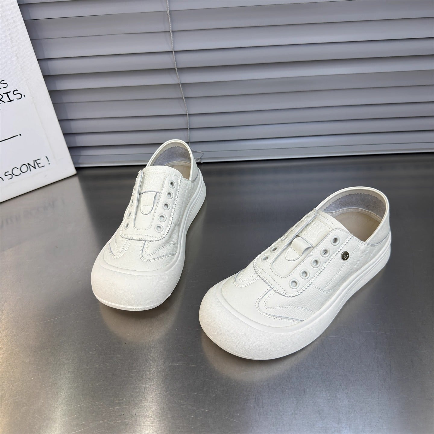 Damen Slipper Klettverschluss Modern Bequem - BerlinGlamour
