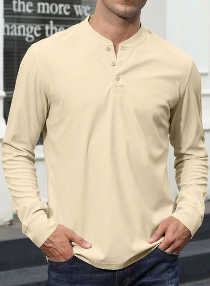 ein möglicher Titel: Herren Langärmliges Henley-Shirt mit Knopfleiste und strukturierter Oberfläche BerlinGlamour
