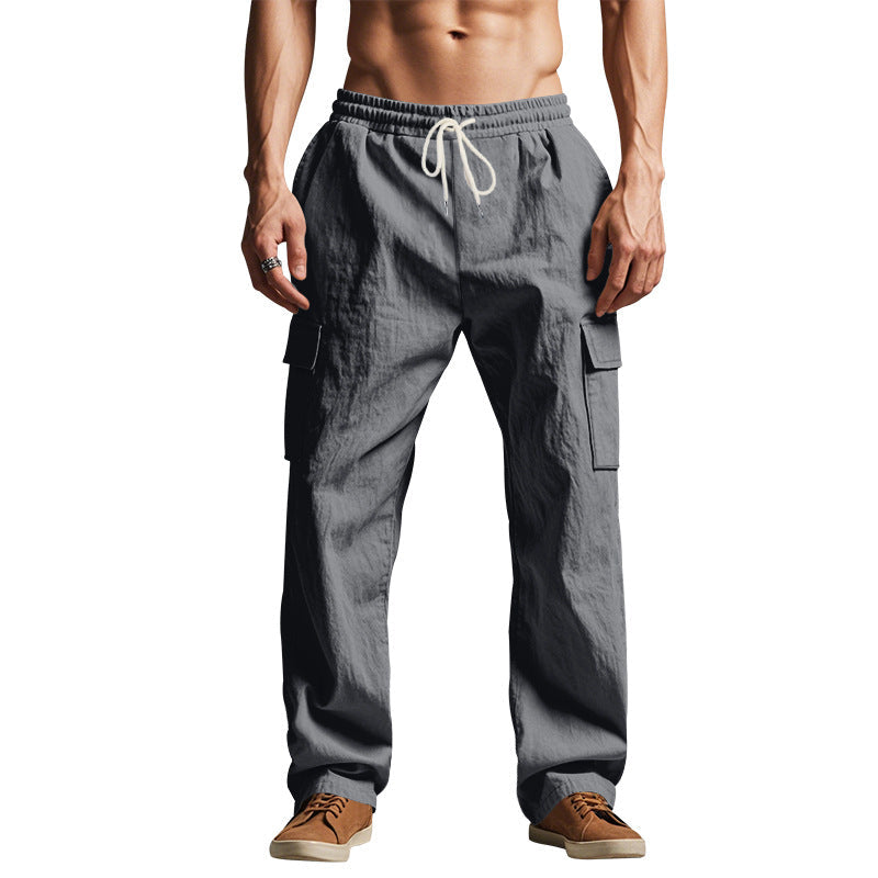 Herren lockere Cargohose mit elastischem Bund und praktischen Seitentaschen. Diese Taschen sind ideal für den täglichen Gebrauch, bieten viel Platz für alle wichtigen Dinge und sind aus robustem Material