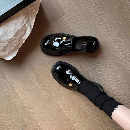 Damen Ballerinas Elegantes Lackleder mit Riemchen und Knöpfen