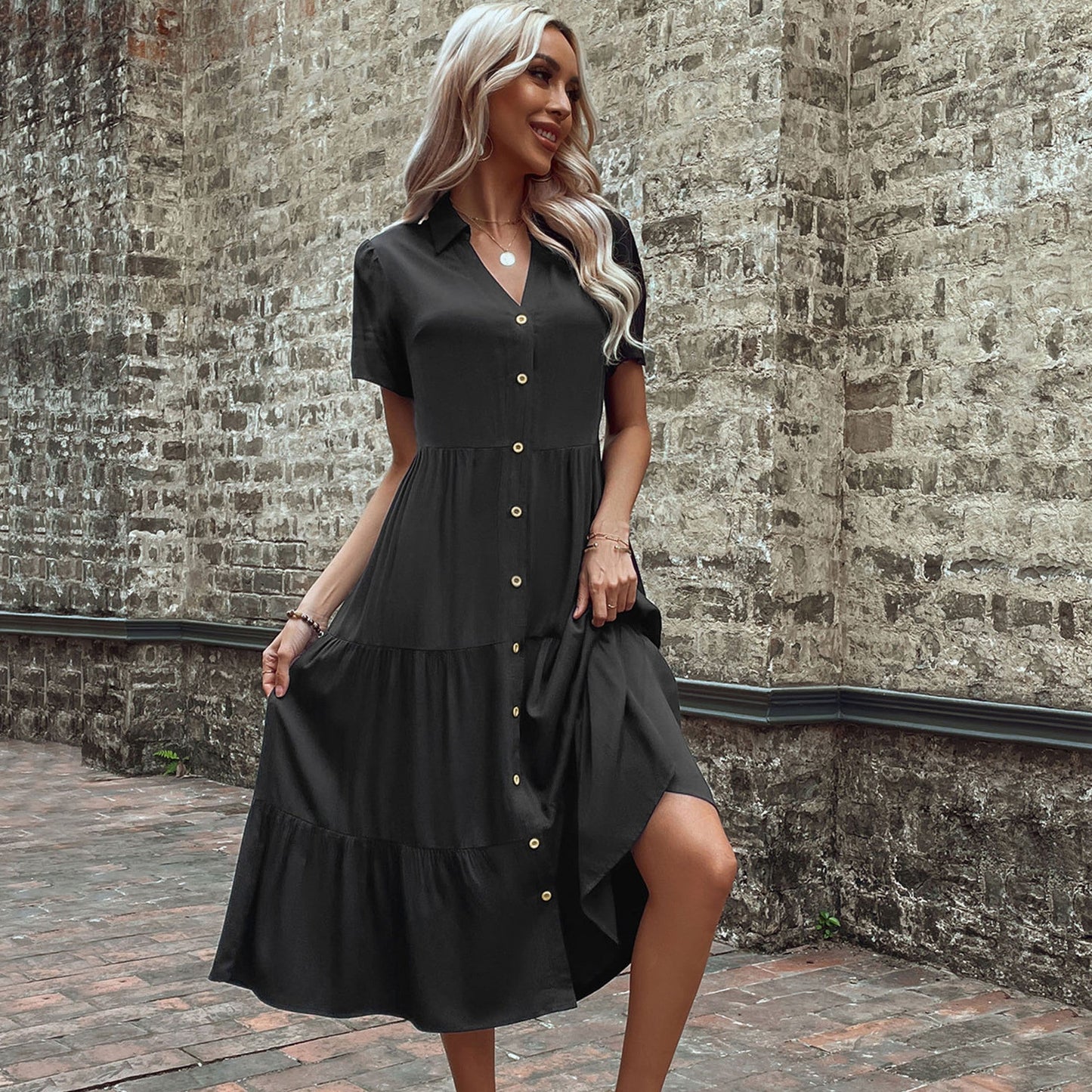 Elegantes Damen Kleid mit Knöpfen und Weitem Rock