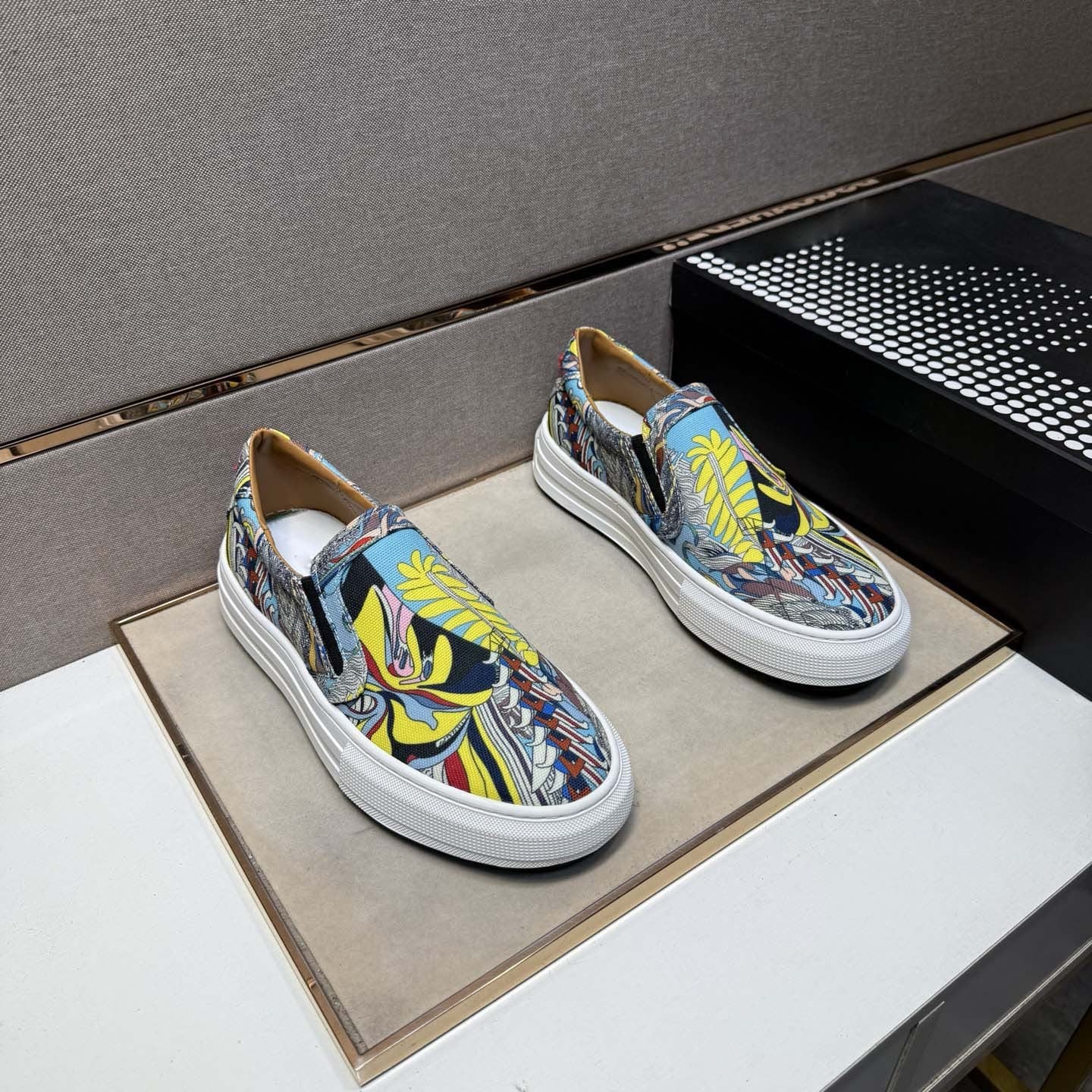 Damen Sneaker Slip-On mit buntem Grafik-Design