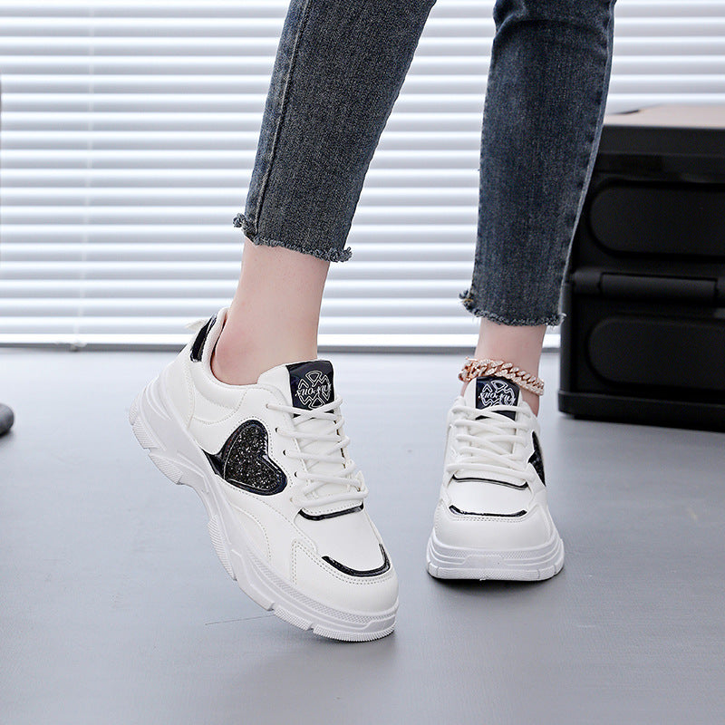 Damen Sneaker Sportlich Glitzerndes Herz Detail