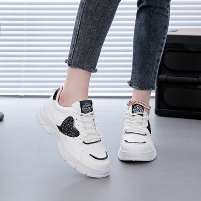 Damen Sneaker Sportlich Glitzerndes Herz Detail