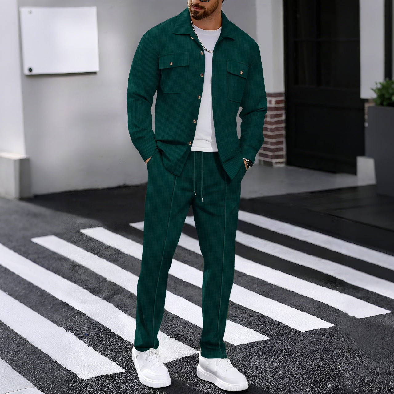 Herren Mode, Freizeit und Glamour in Berlin - das ist das Thema. Eine Lampe, die das besondere Flair des Modetrends ausstrahlt. Moderne LED Deckenlampe, die mit ihrem Glamour