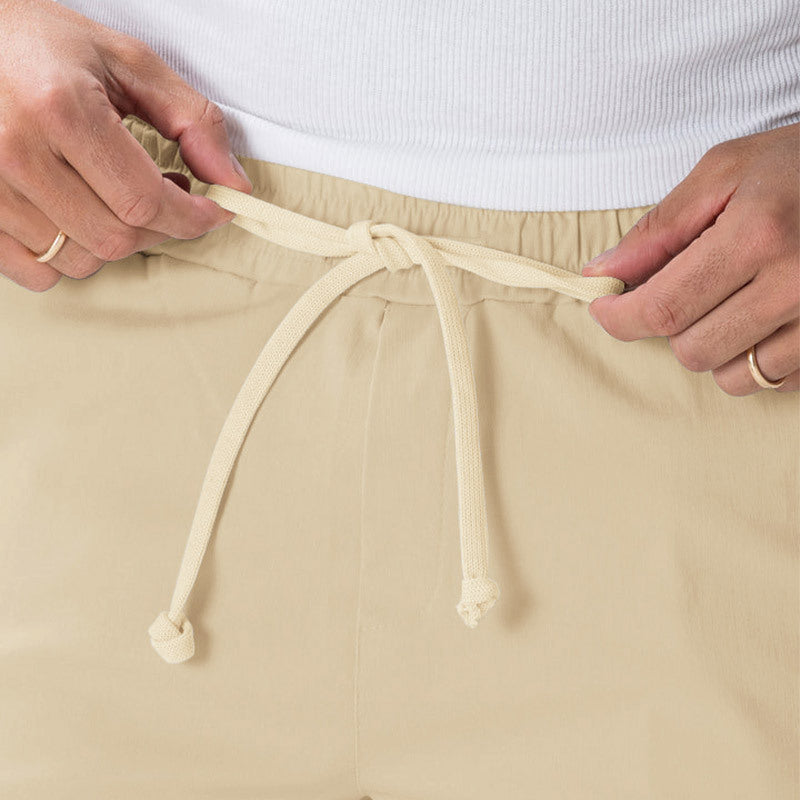 Herren Cargo-Hose mit elastischem Bund und praktischen Seitentaschen BerlinGlamour - das ist der perfekte Begleiter für jeden, der seine Freiheit liebt und immer unterwegs ist. Die neue Kol
