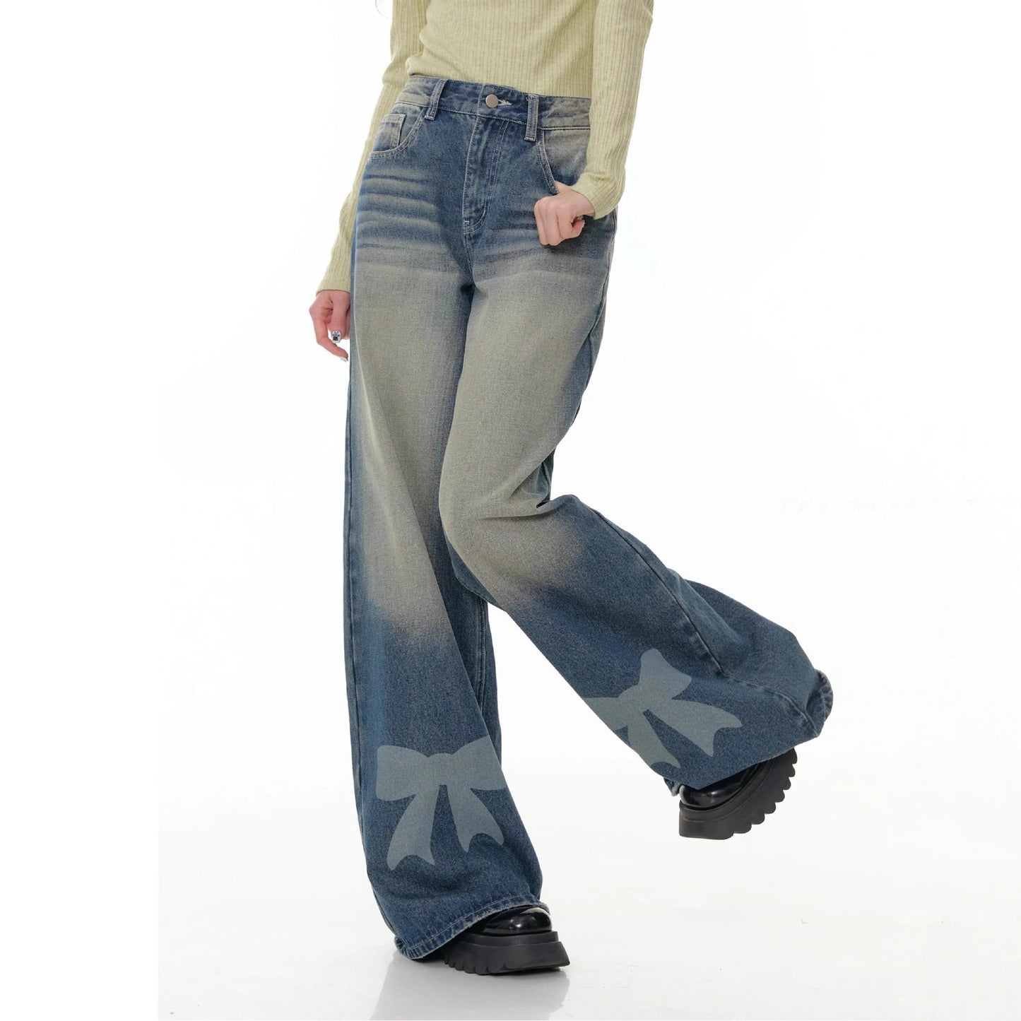 Weite Damen Jeans mit Dekoration und Schleifen details