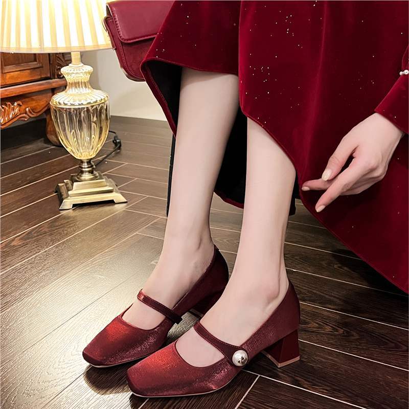 Damen Pumps mit Riemenverschluss und Strasssteinen Elegant - BerlinGlamour
