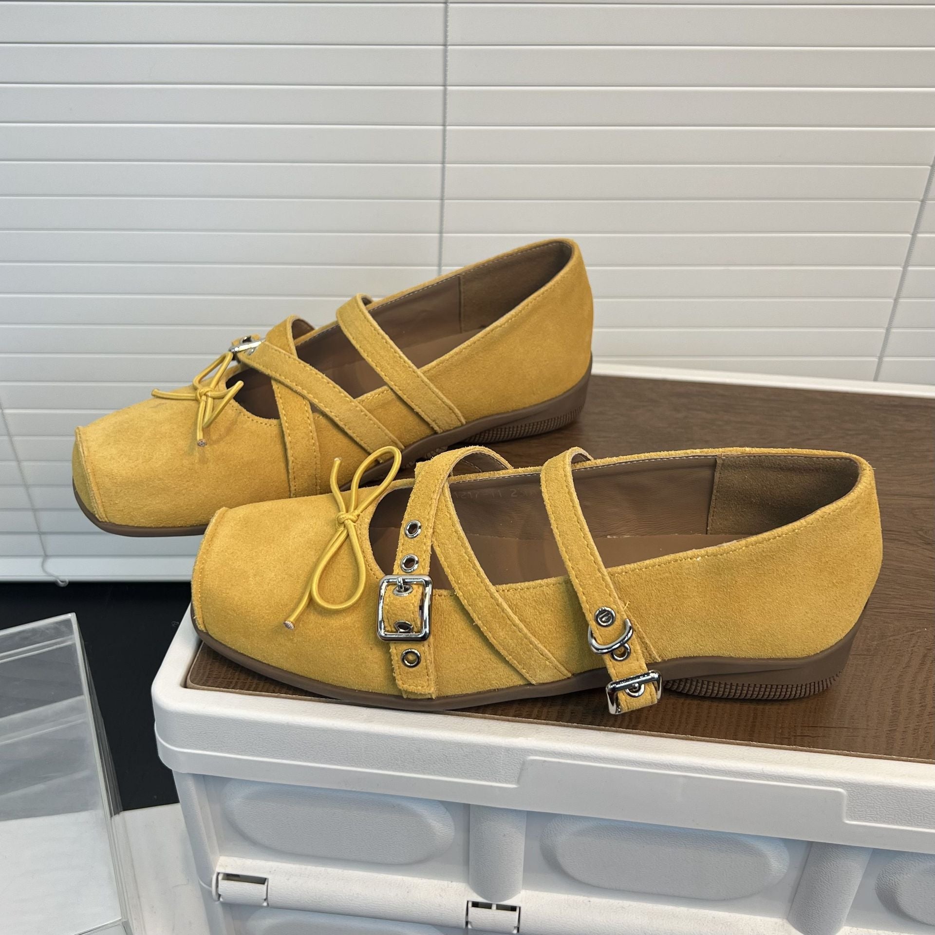 Damen Mokassins mit Kreuzriemen und Schnalle modern - BerlinGlamour