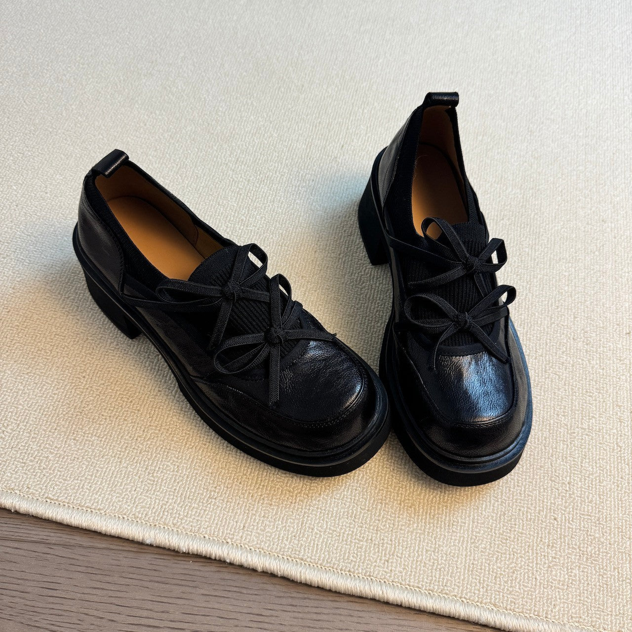 Damen Slipper Bequem Schnürsenkel Modern - BerlinGlamour