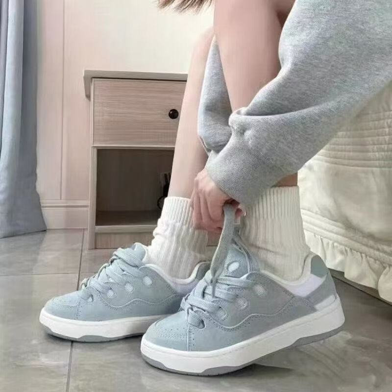 Damen Sneaker atmungsaktiv mit Schnürsystem und Weichsohle - BerlinGlamour