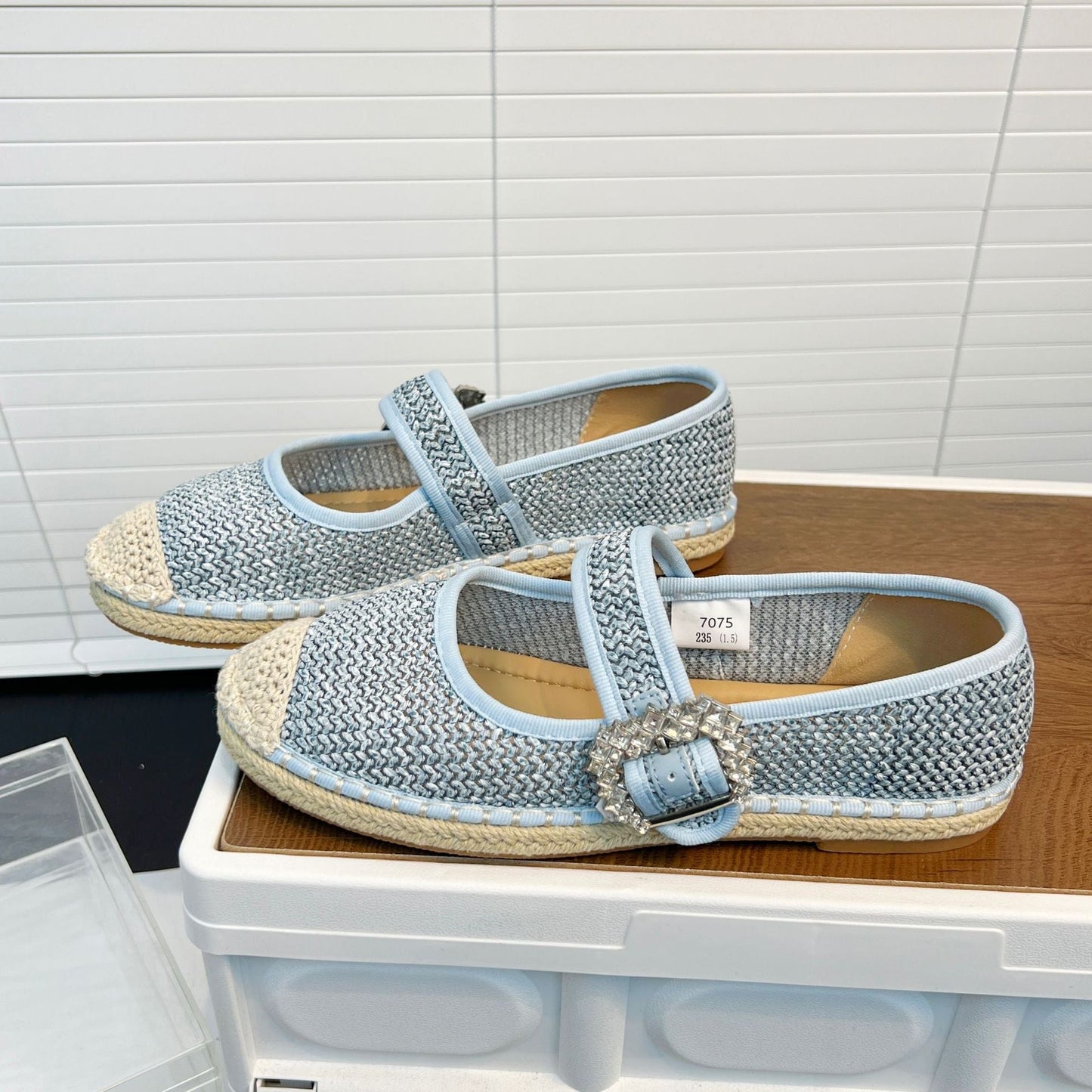 Damen Slipper Geblümt mit Strass Schnalle Comfort - BerlinGlamour